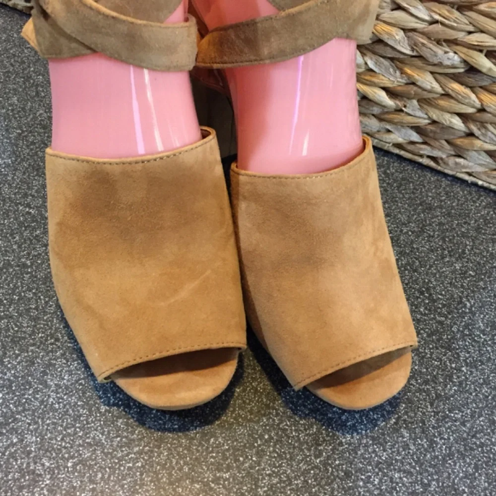 Diane Von Furstenberg Tan Suede Heels